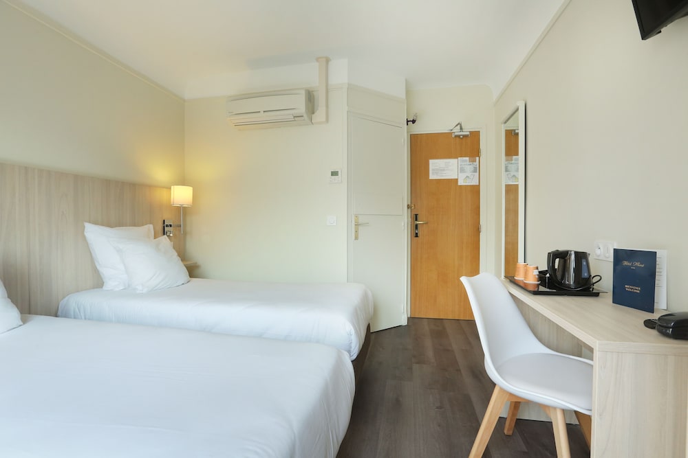 ROOM, DOUBLE BED