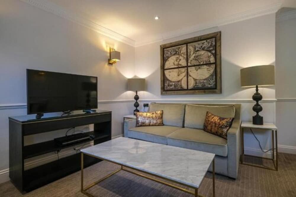 COLLINGHAM SERVICED APARTMENTS 23/56