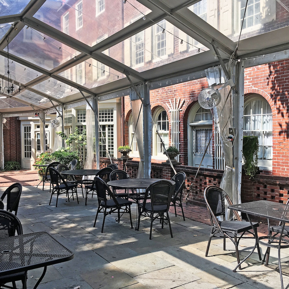 Morris House Hotel 36/50
