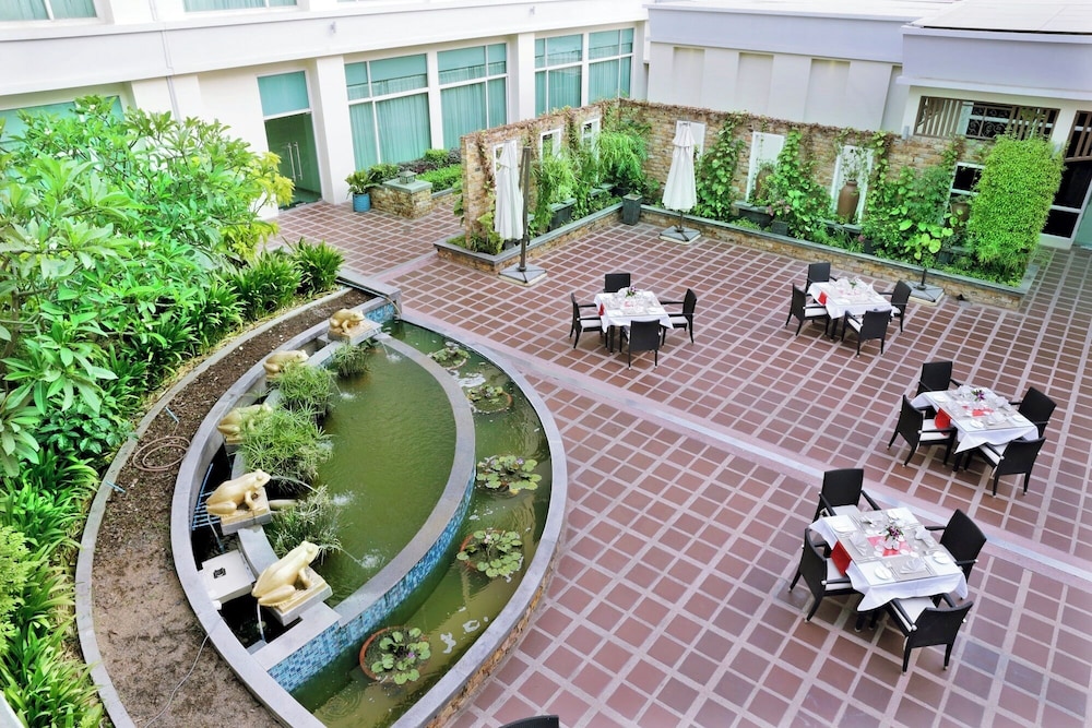 Dara Airport City Hotel & Spa 58/59
