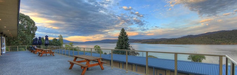 LAKE JINDABYNE HOTEL 29/75