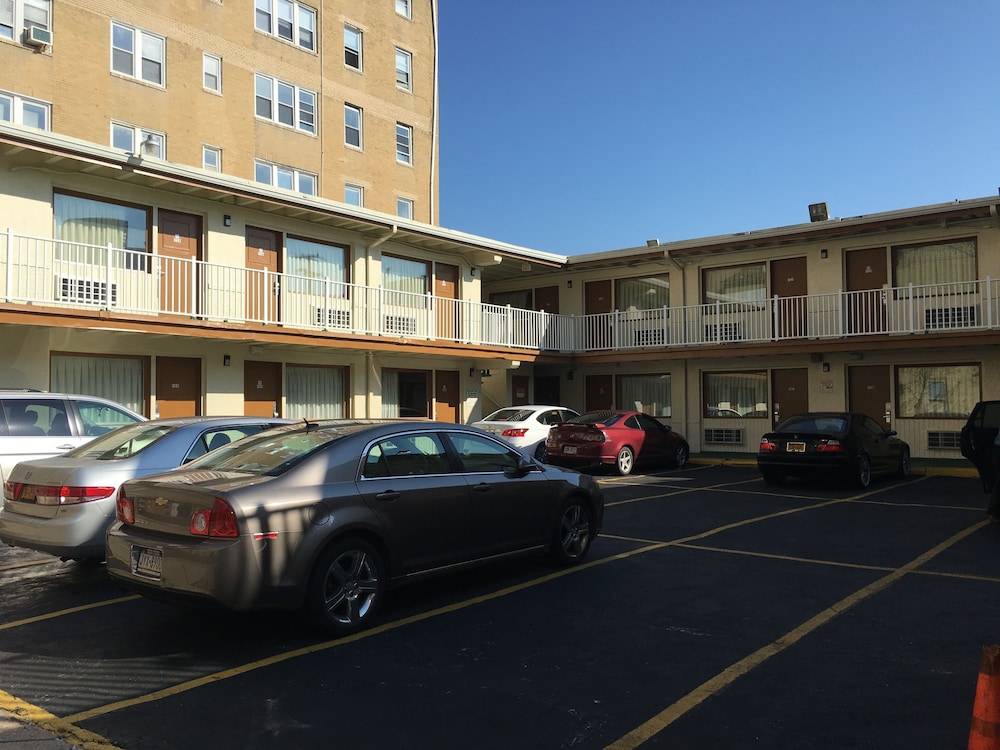 Eldorado Motor Inn 10/40