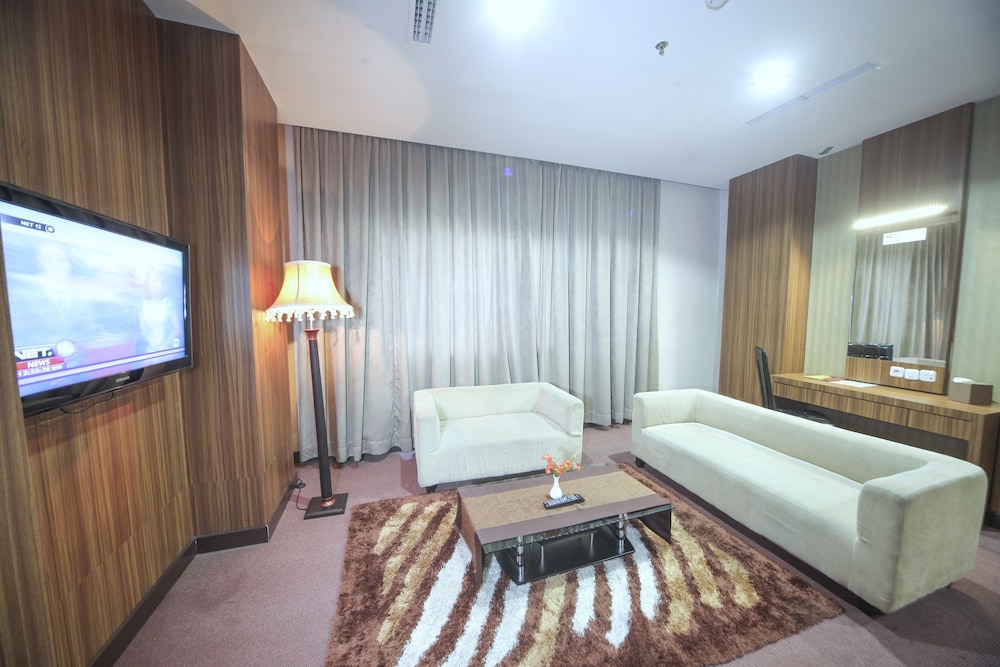 New Hollywood Pekanbaru 33/58