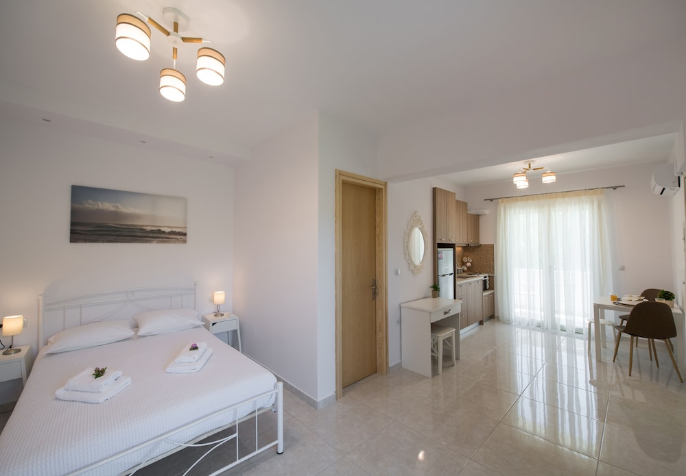 Bounatsa Studios & Apartments 25/43