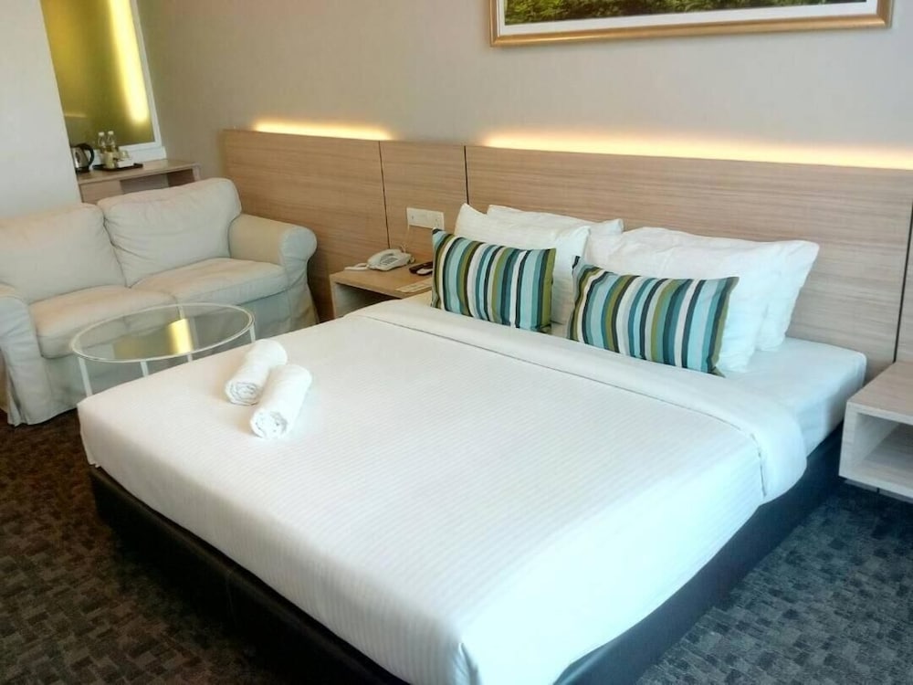 The Inn Formerly Triple Tree Xpress Hotel 18/44