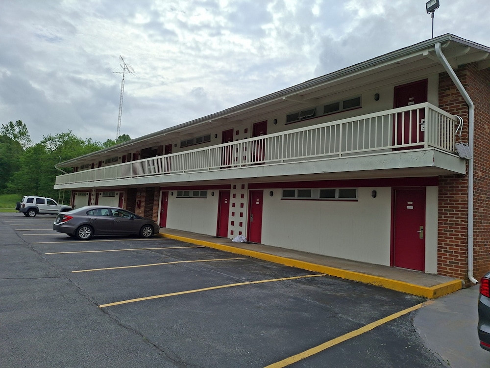 Hometown Inn Staunton VA near Hwy 11 48/50