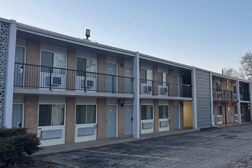 Super 8 by Wyndham Rockford South 2/32