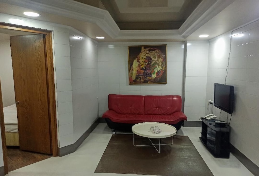 YEREVAN DELUXE HOTEL 43/61