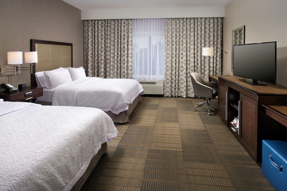 Hampton Inn & Suites Falls Church 13/34