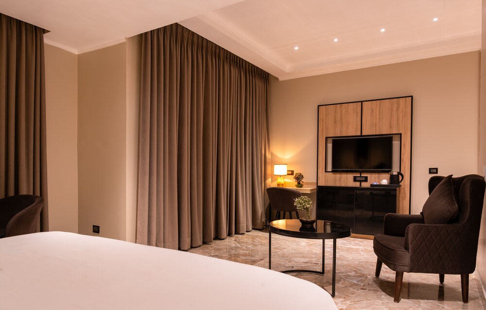Alpine Hotel and Villas 9/22