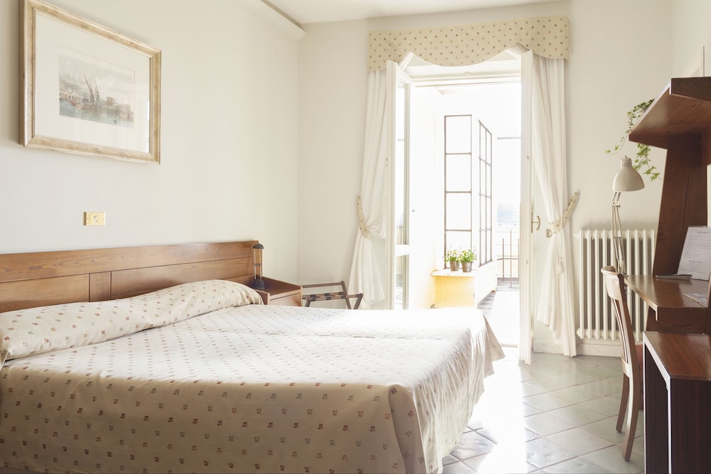 Cacciani Hotel 8/48