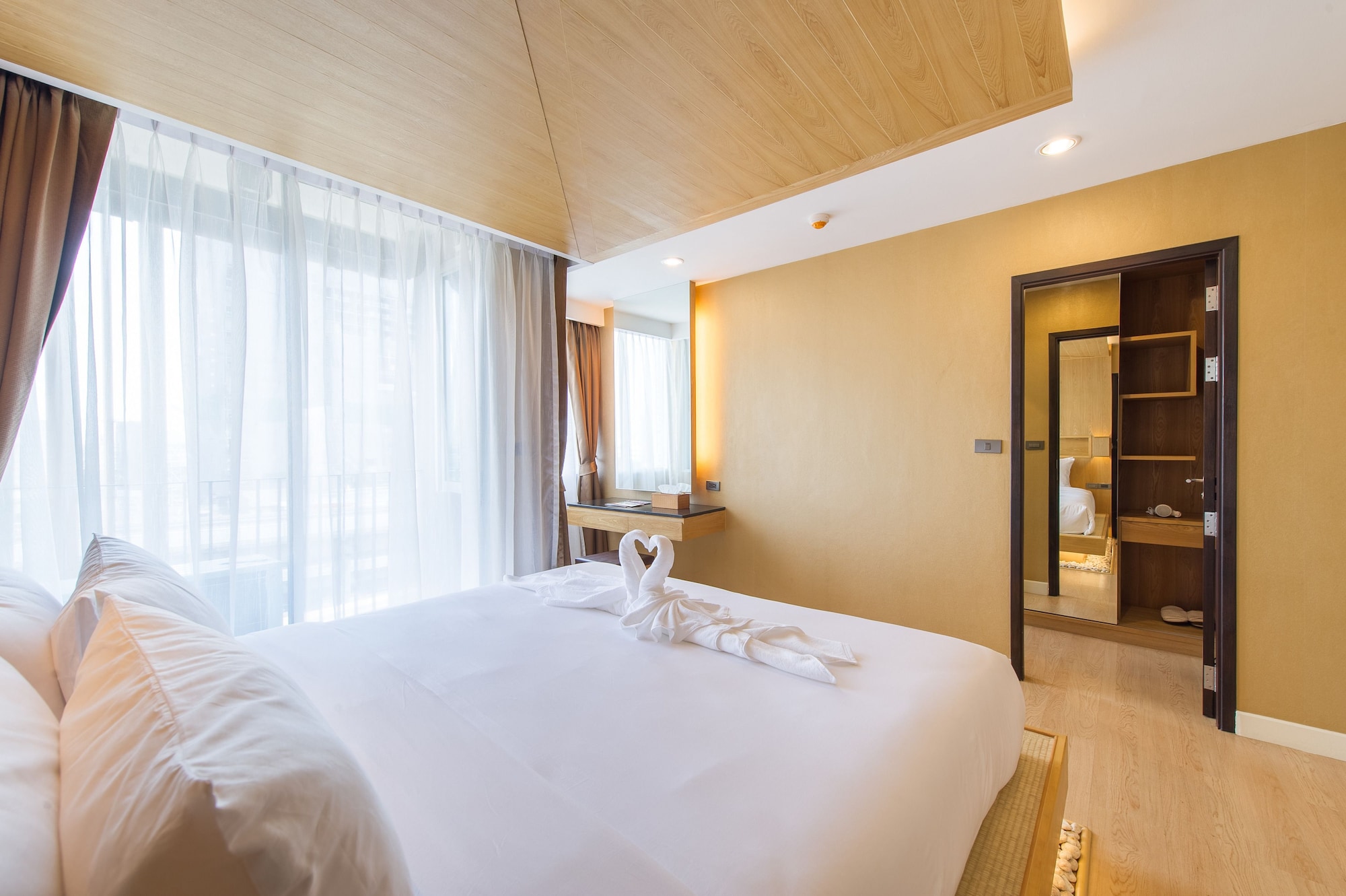 Suite, Balcony