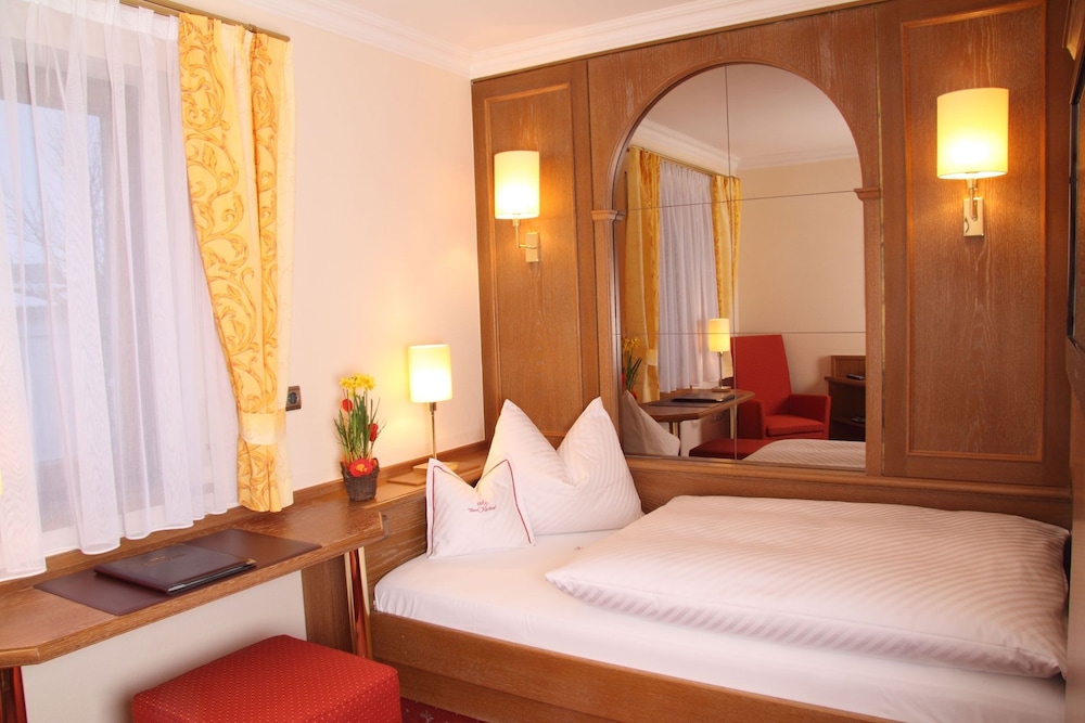 Hotel Am Schlosspark Zum Kurfurst 12/67