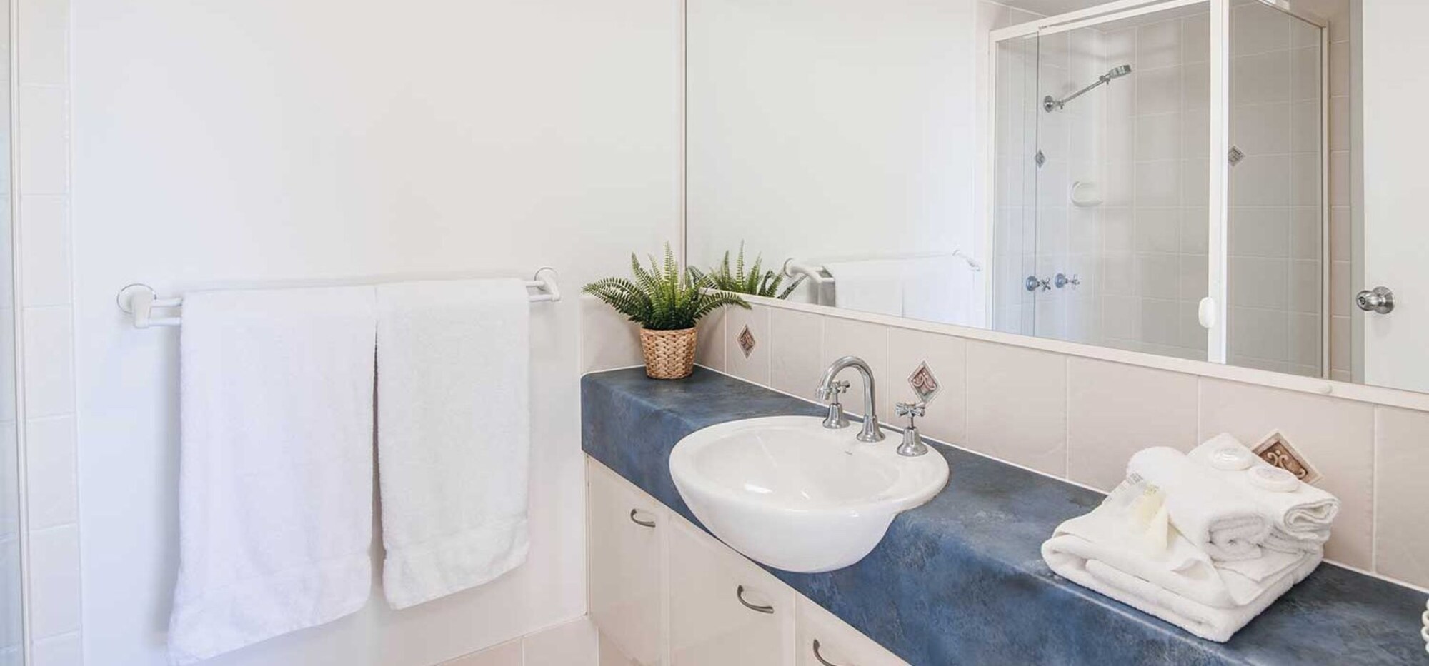 2 BEDROOMS, APARTMENT, TOP FLOOR