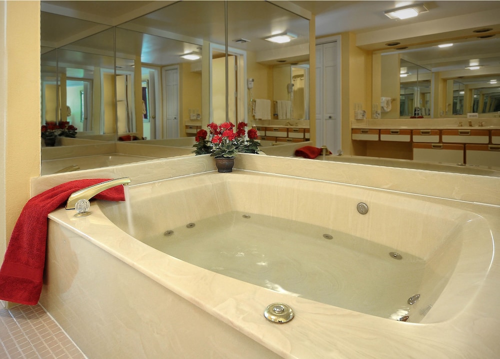 Laurel Point Resort 13/35