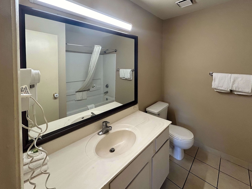 Studio6 Tempe, AZ – Elliot Road 29/30