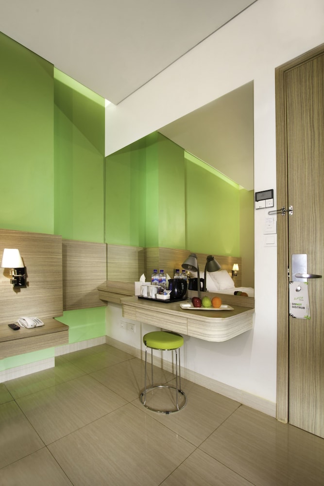 Whiz Prime Kelapa Gading 69/71