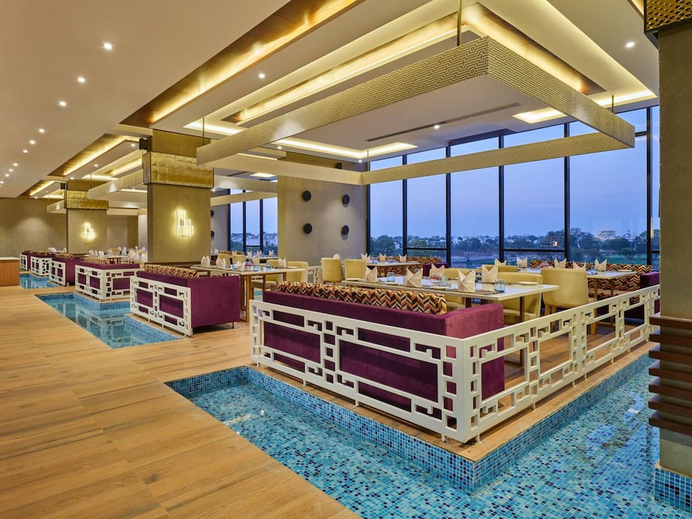 Essentia Luxury Hotel Indore 13/68