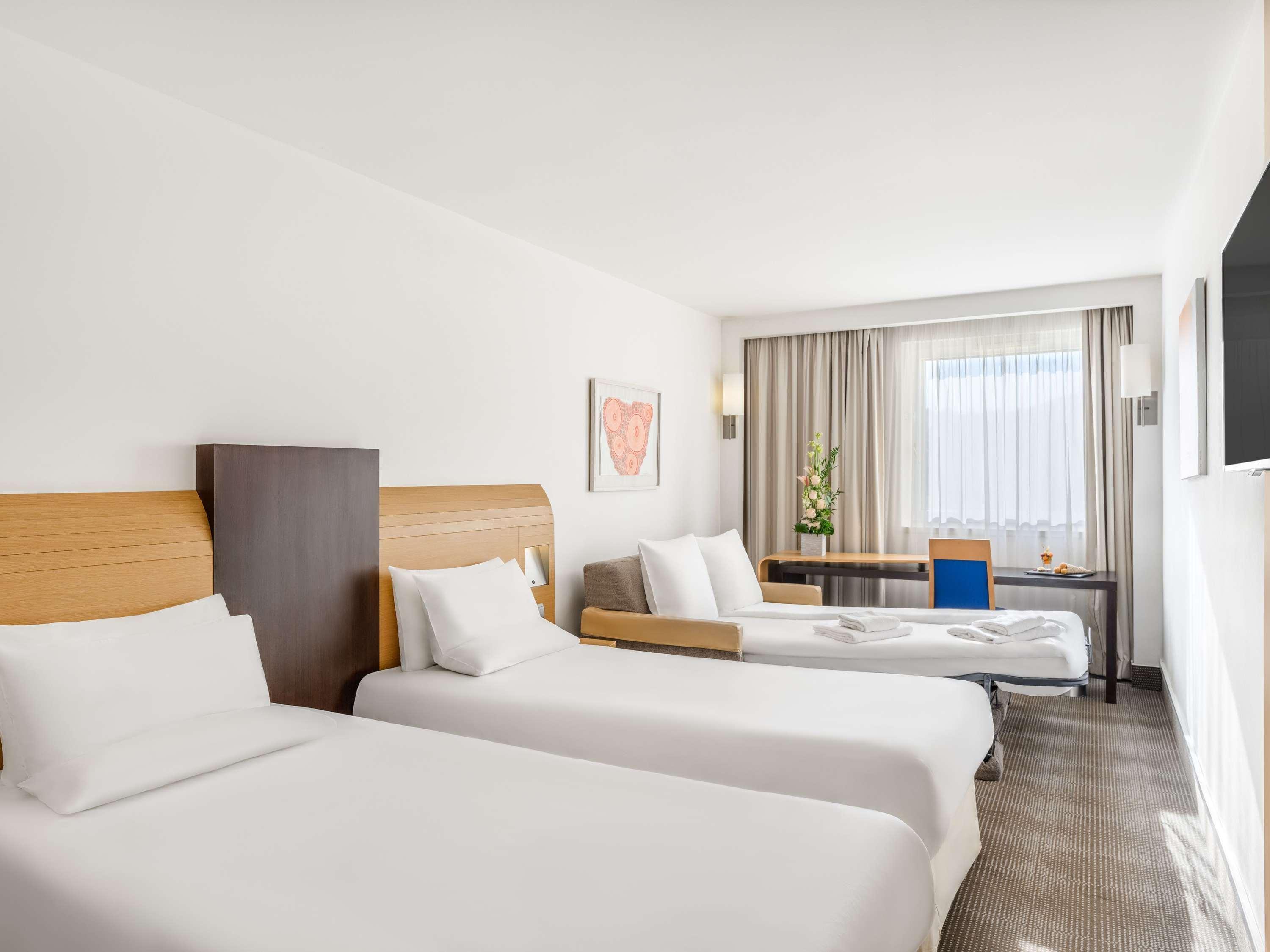 STANDARD, TWIN BEDS, SOFA