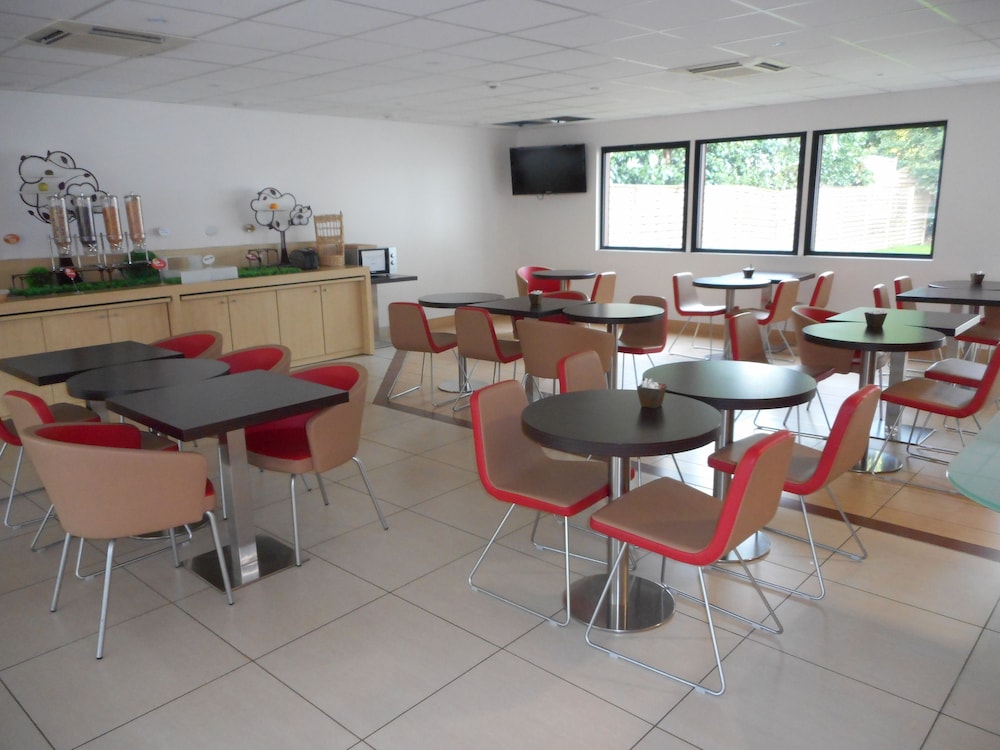 Ibis Rennes Beaulieu 42/68