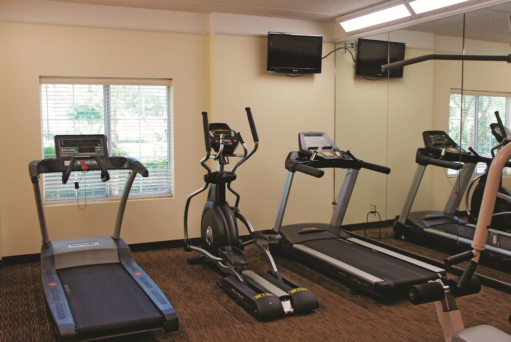 La Quinta Inn & Suites by Wyndham Houston Bush IAH South 22/46