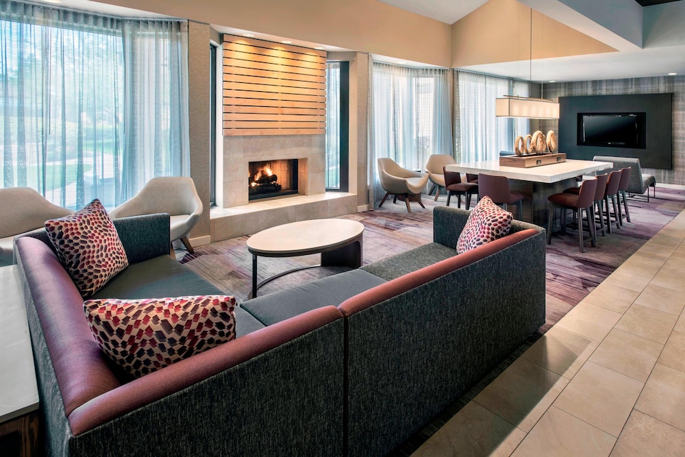 Courtyard By Marriott Newark Liberty International Airport 24/37