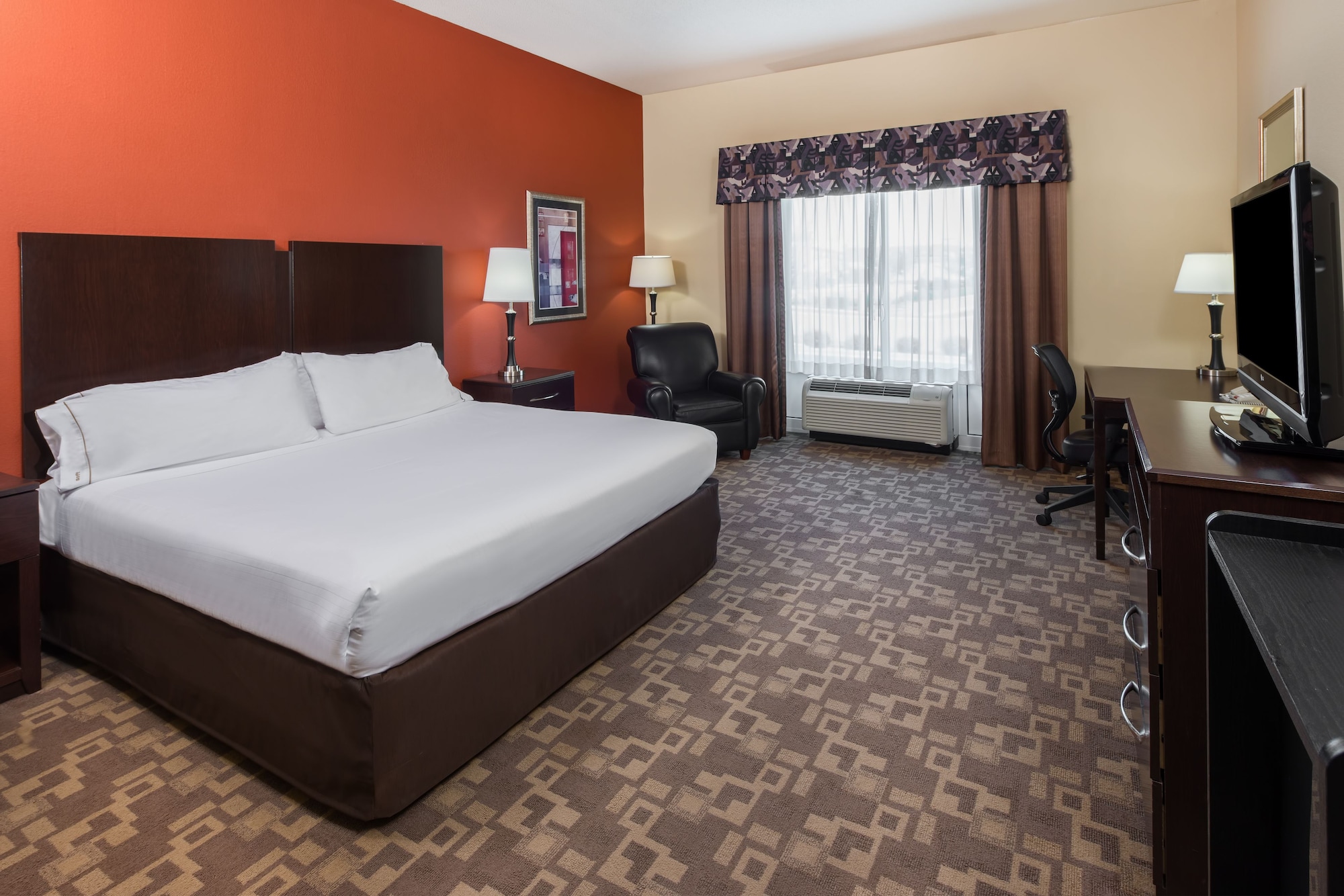 غرفة قياسية بسرير كينج، Holiday Inn Express & Suites Lexington Dtwn Area-Keenland 2/8