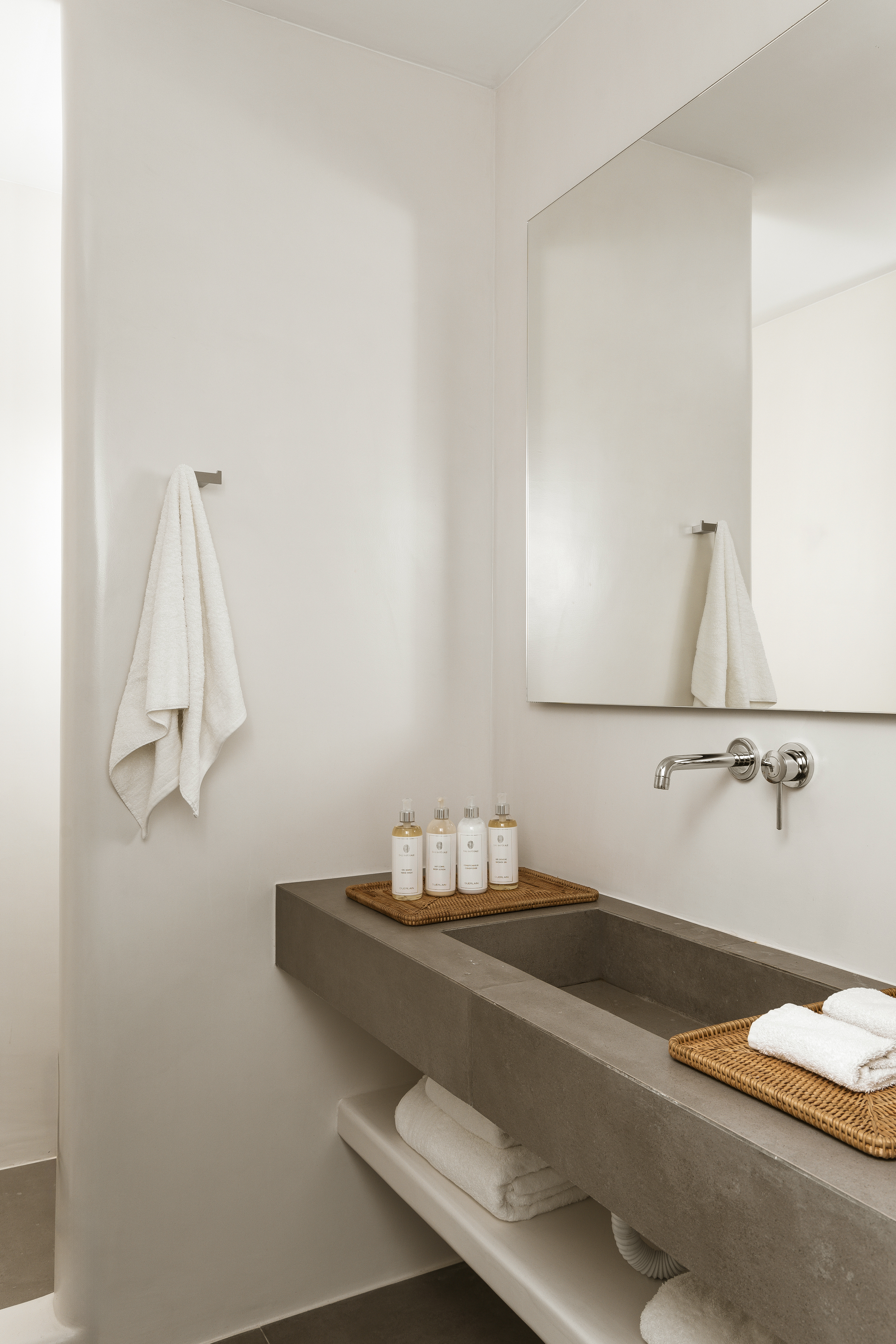 جناح شهر العسل بإطلالة على البحر بجاكوزي، NERO Light-Filled Suites 3/4