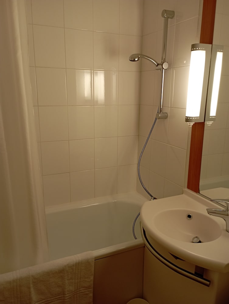 Hotel Ibis Fourmies 51/51