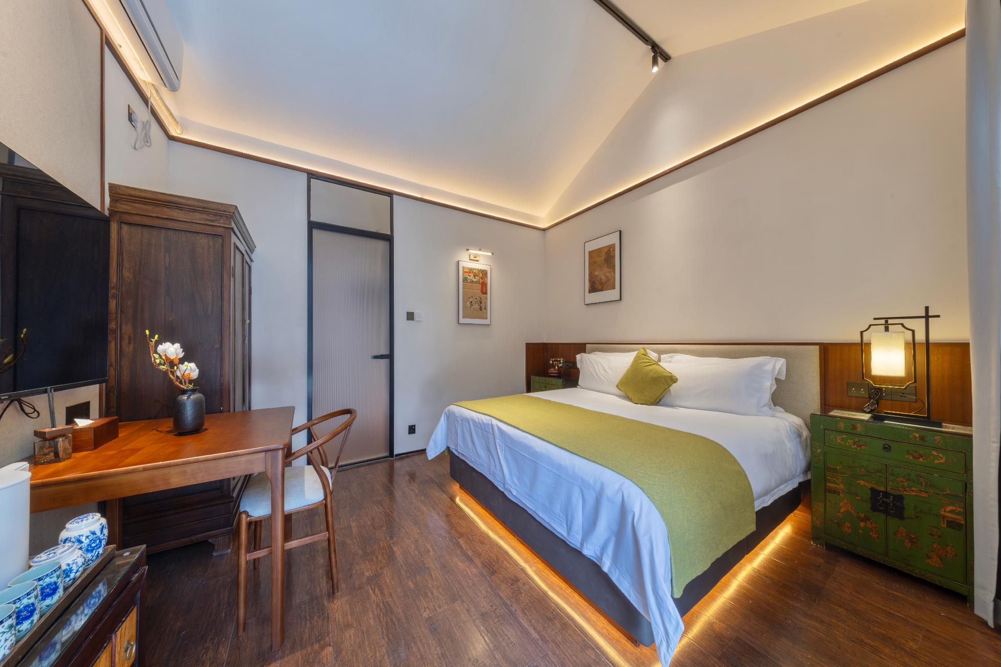 Standard, King Bed