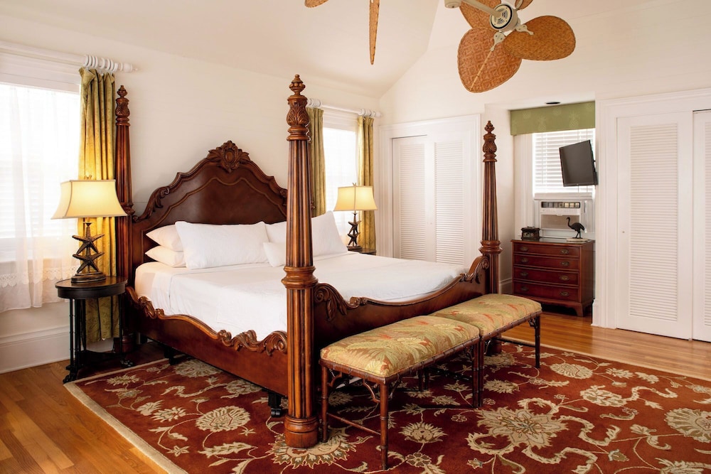 MASTER, SUITE