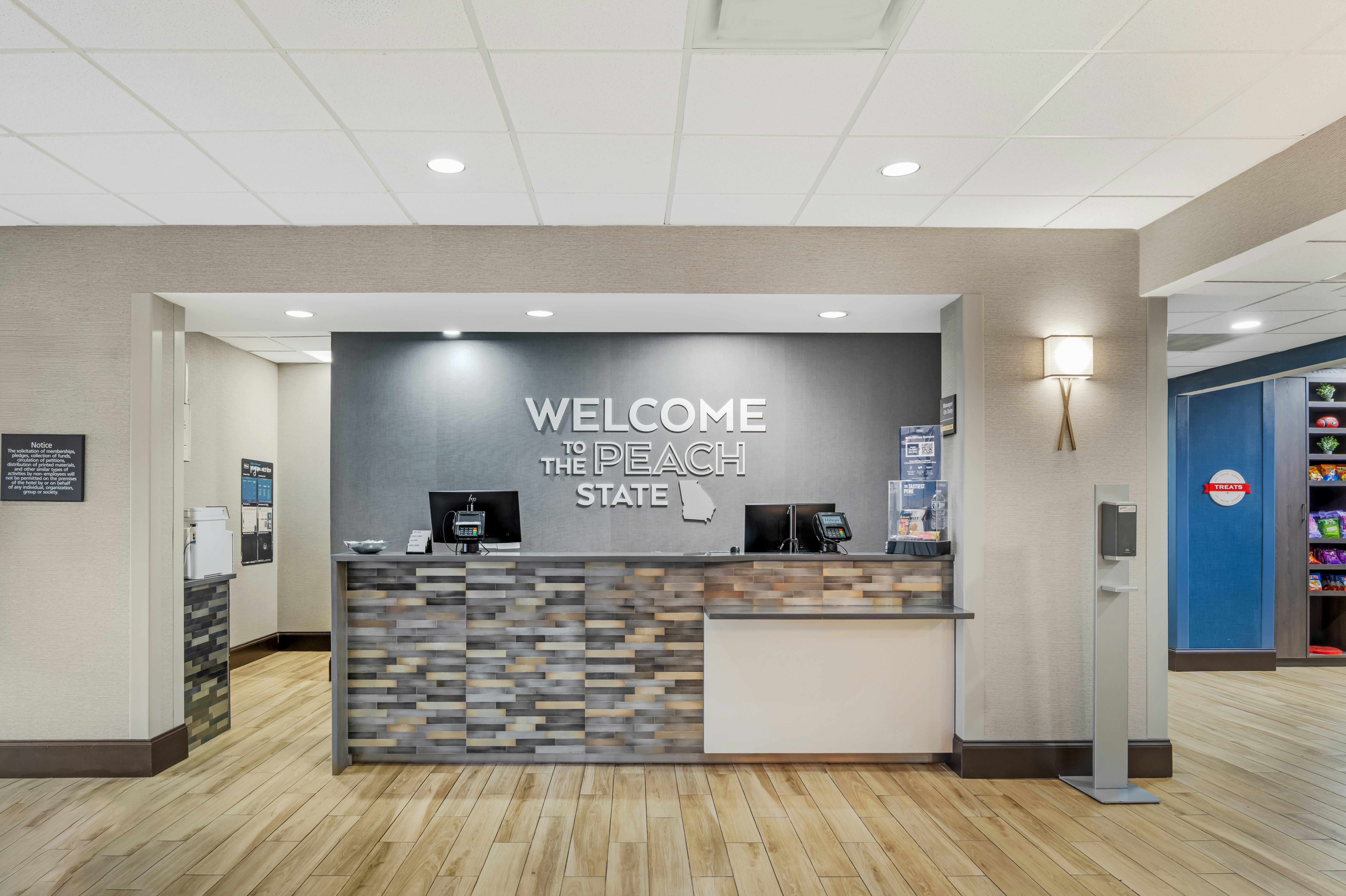 Lobby at HAMPTON INN AND SUITES AUGUSTA WEST, AUGUSTA - GA