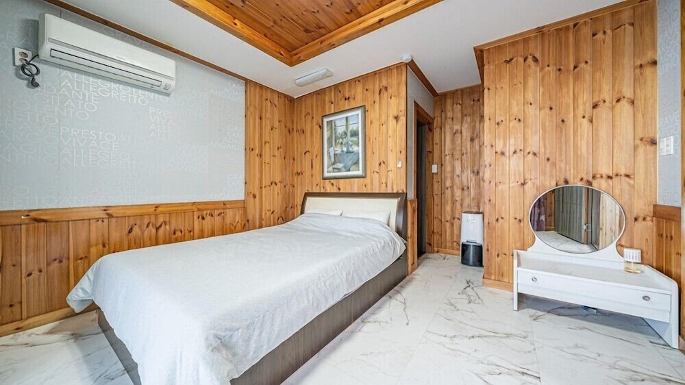 Geoje White O Pension 13/50
