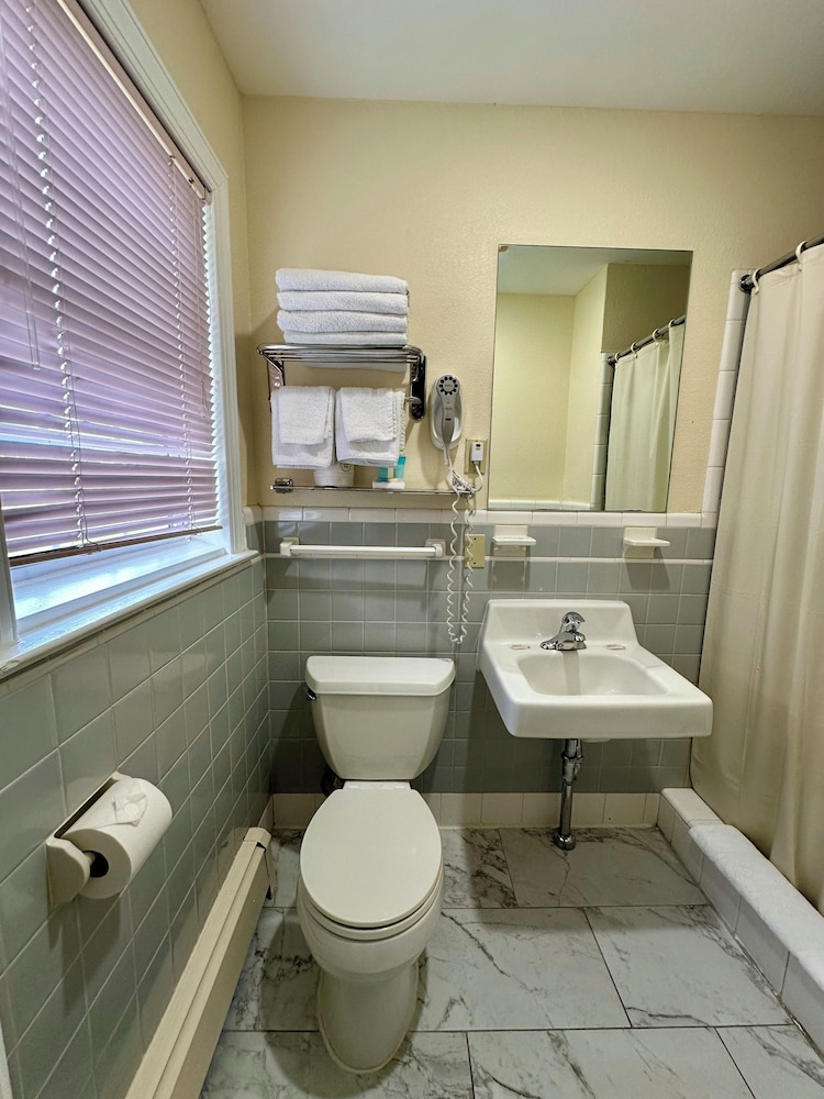 Sea Girt Lodge 72/72