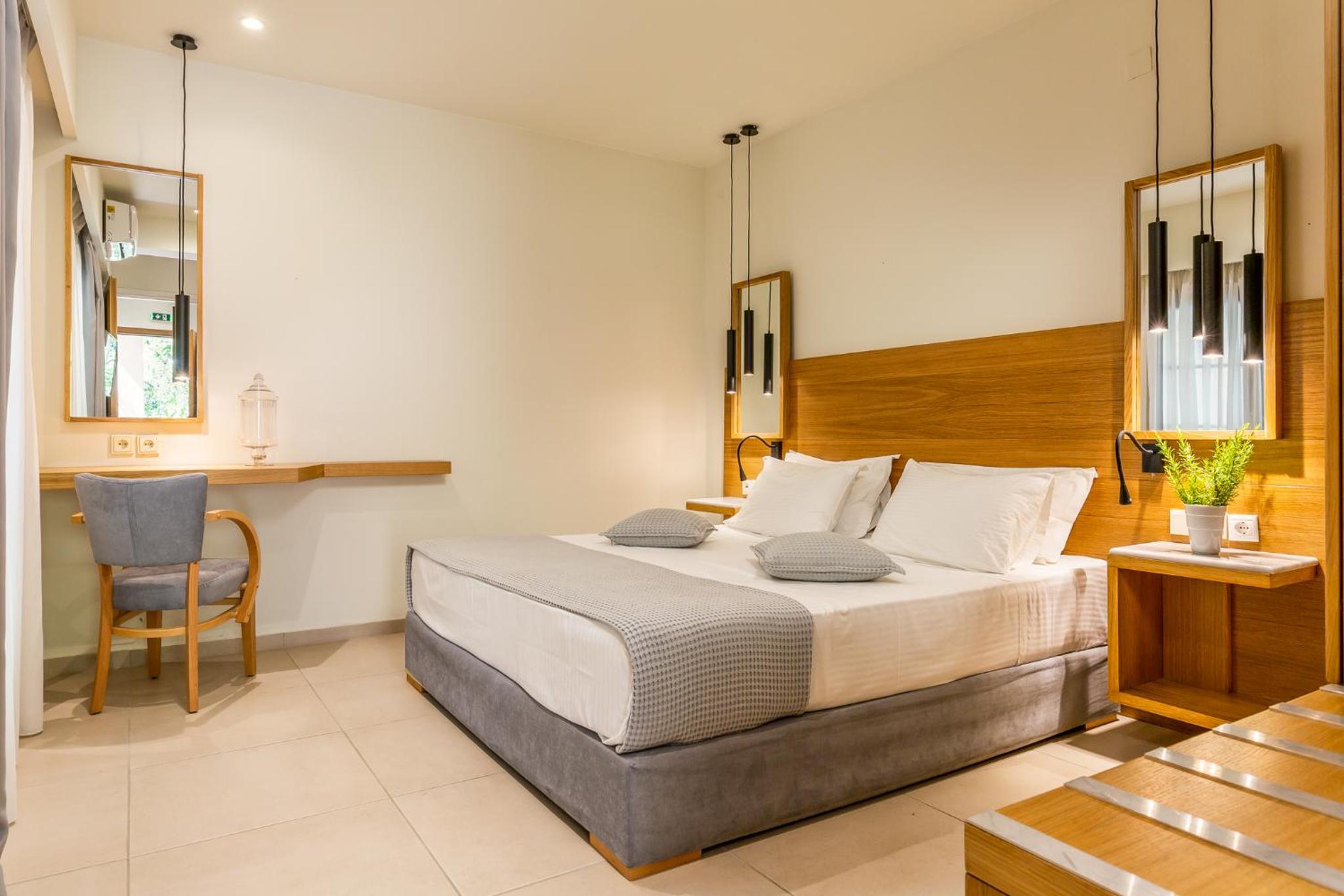 Superior, Queen Bed