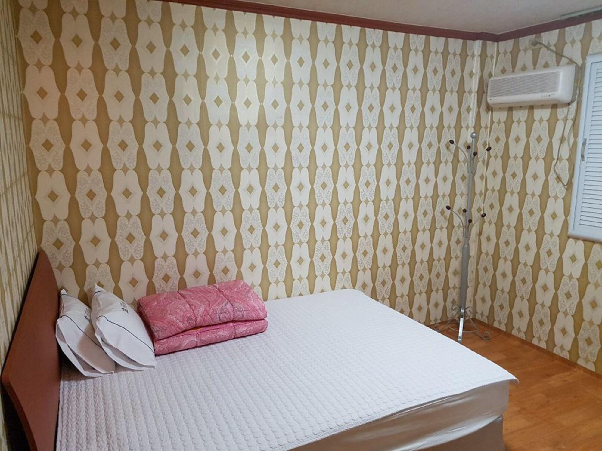 Myeongdong Motel 13/34