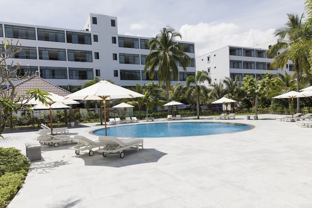 Diamond Bay Condotel Resort Nha Trang 4/77
