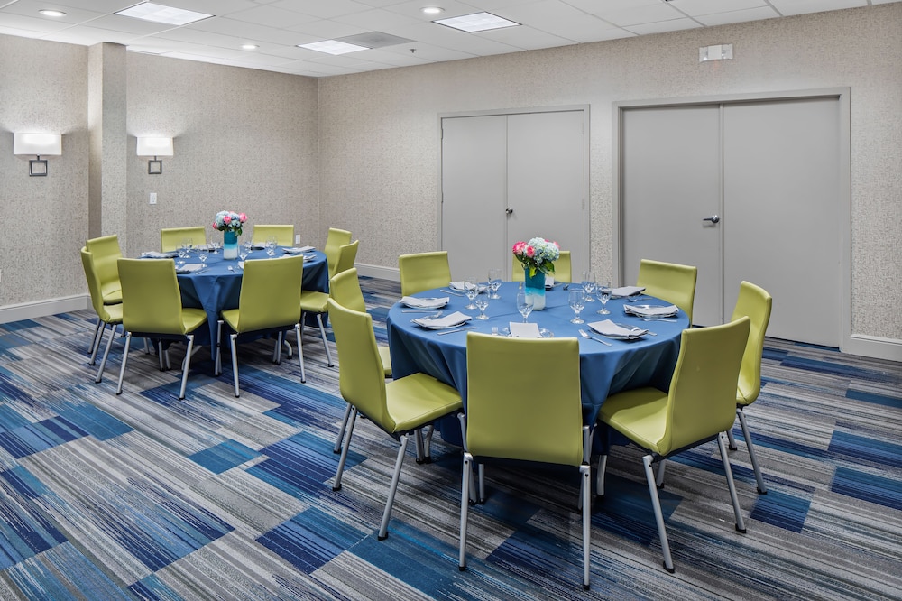Holiday Inn Express Atlanta Airport College Park 53/57