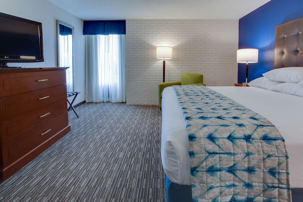DELUXE, KING BED, HIGH FLOOR