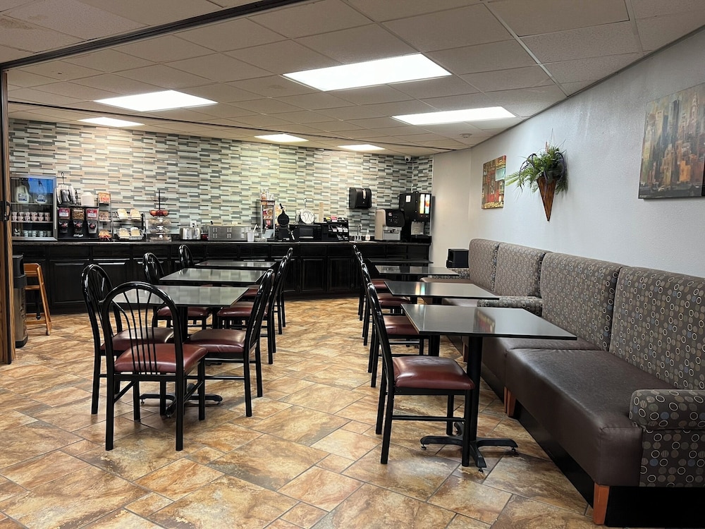 Greenstay Hotel and Suites St James 44/62