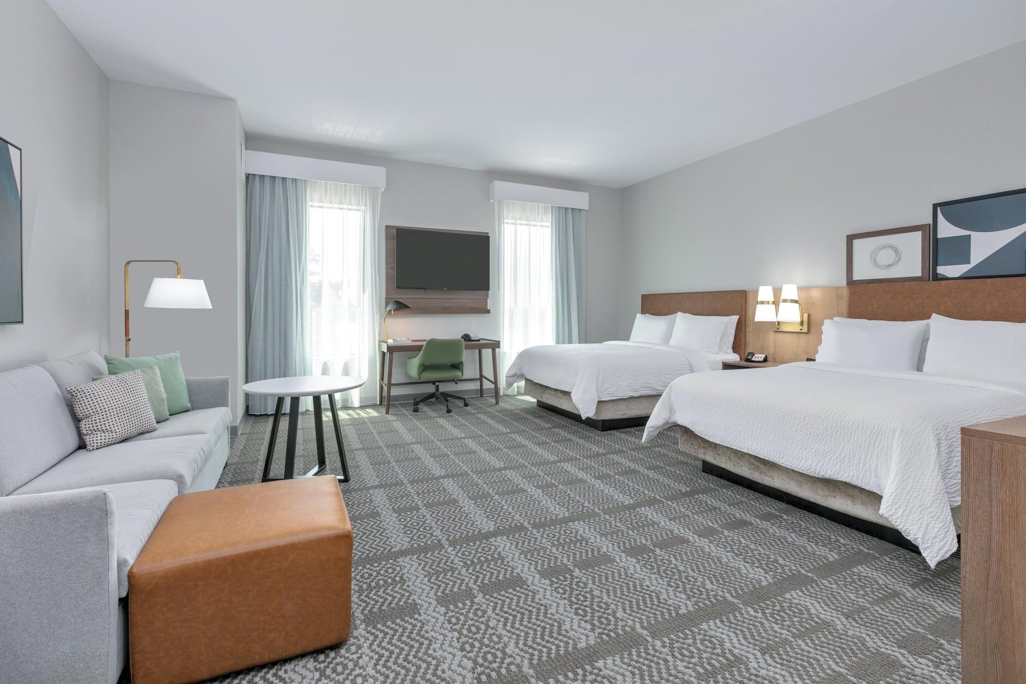 Studio, Suite, 2 Queen Beds, Bath and Shower, Kitchen