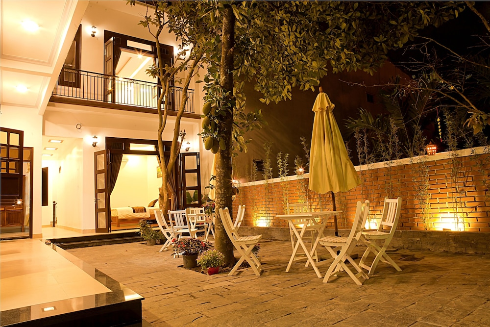 BLUE LAKE HOMESTAY 39/56