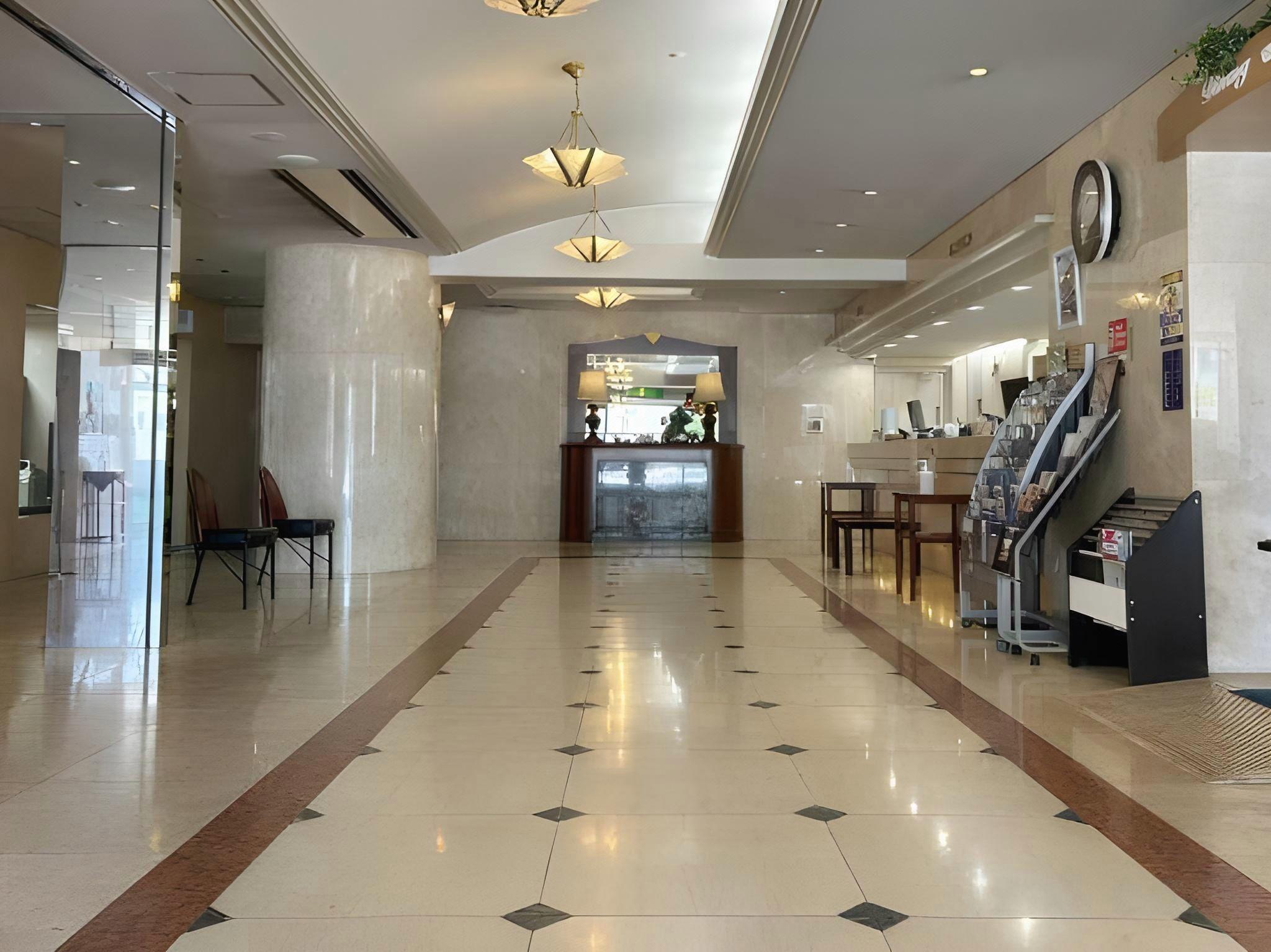 Urban Hotel 12/37