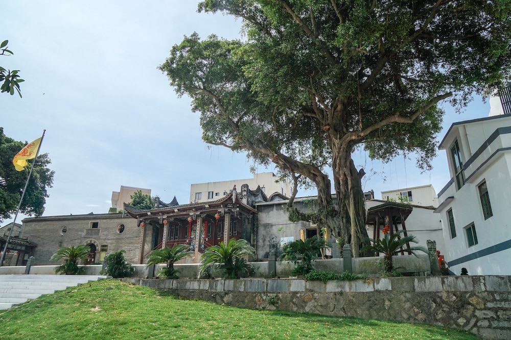 Fuzhou Jeurong Hotel 70/72