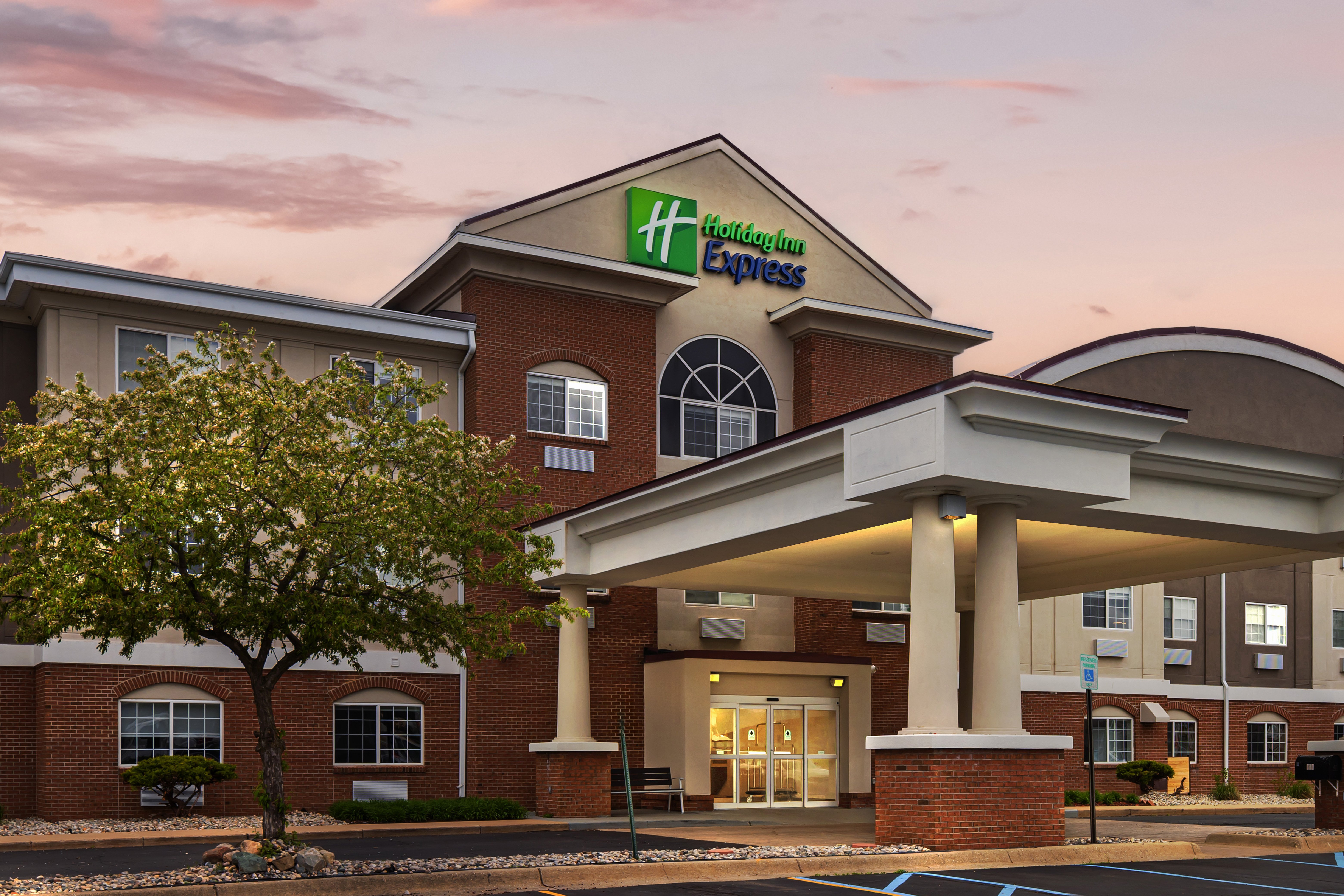 Holiday Inn Express Hotel Suites Charlotte 1/44