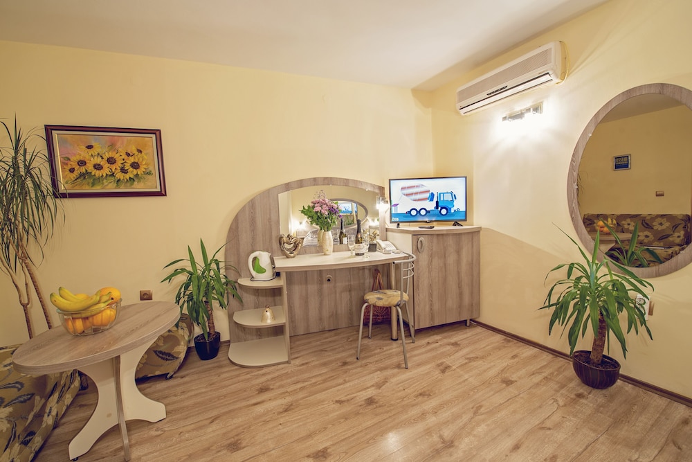 Hotel Color Varna Center 41/54