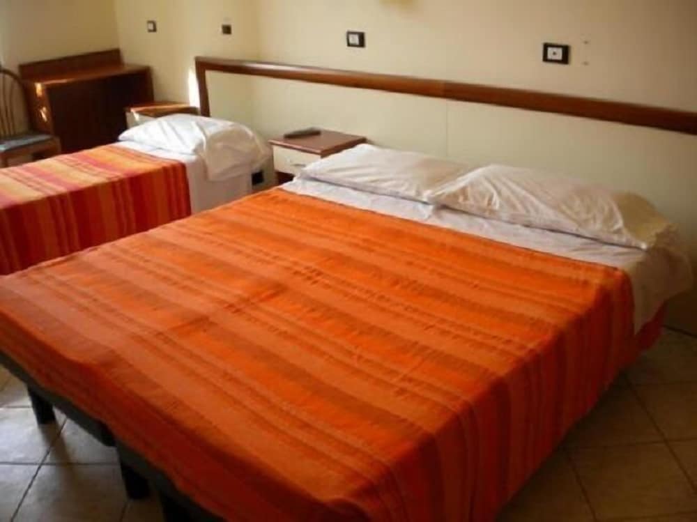 SERAFINO HOTEL 8/25