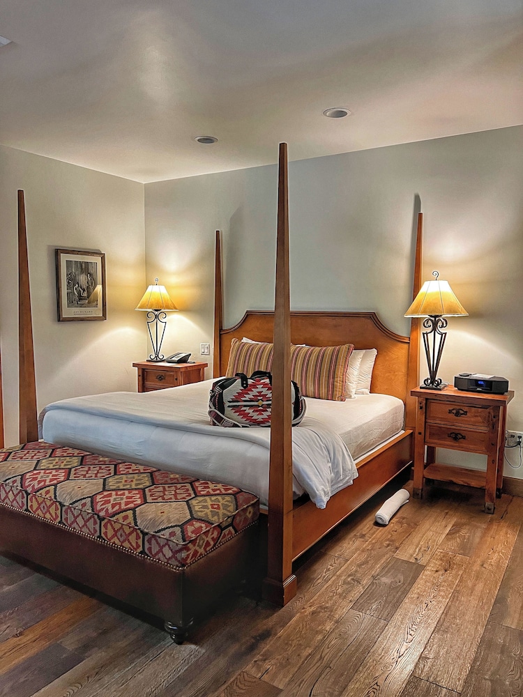Hermosa Inn 8/44