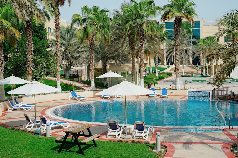 Metropolitan Al Mafraq Hotel 64/71