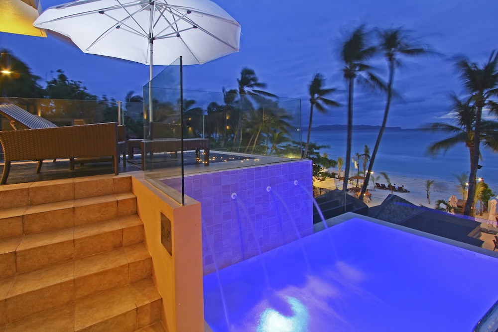 Two Seasons Boracay Resort 26/46